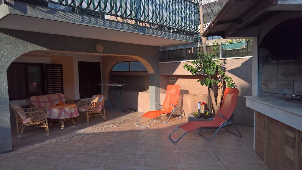 Apartments Ivona Trogir 0*,