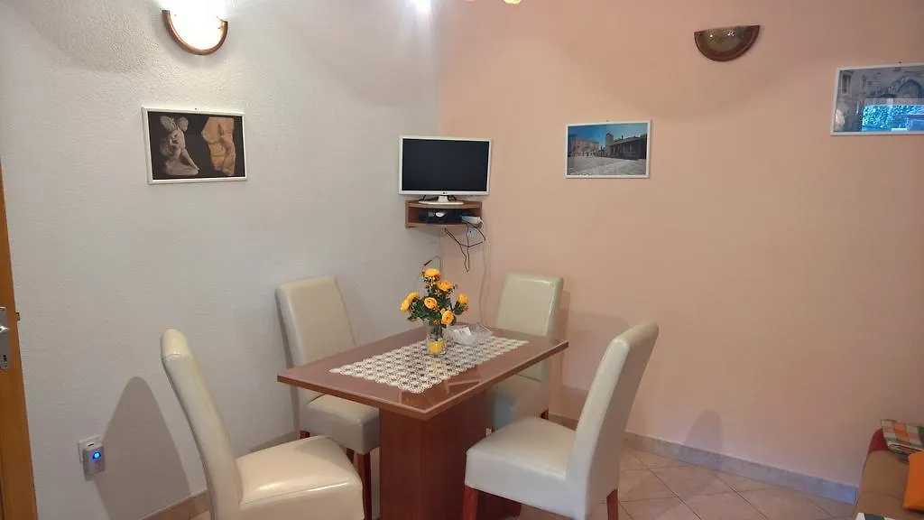 Apartments Ivona Trogir 0*,  Kroatien