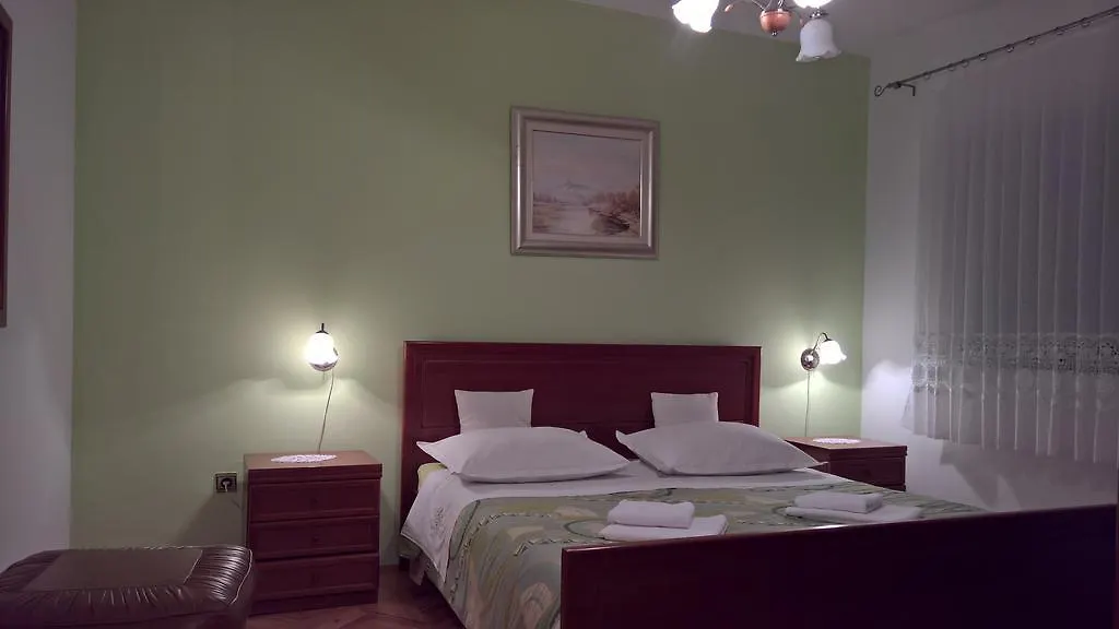 Apartments Ivona Trogir 0*,